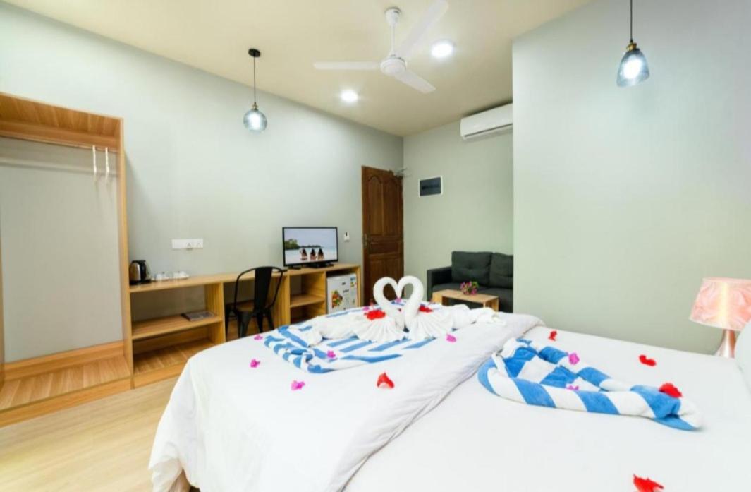 Ukulhas Villa Oceanview Hotel & Spa Extérieur photo